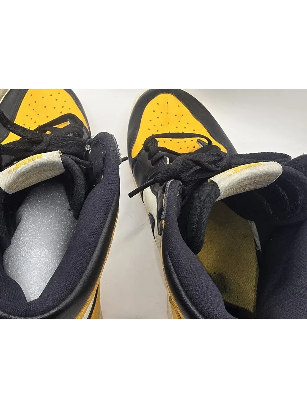 Sz 12 Jordan 1 Retro Yellow Toe High-Top Sneakers Yellow/Black/White 555088-711